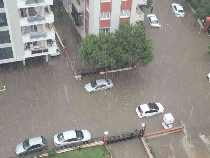 Dakikada Yaklaşık 1.5 Kilogram Yağış Düşen Aydın’da Yağmur Sonrası Manzaralar