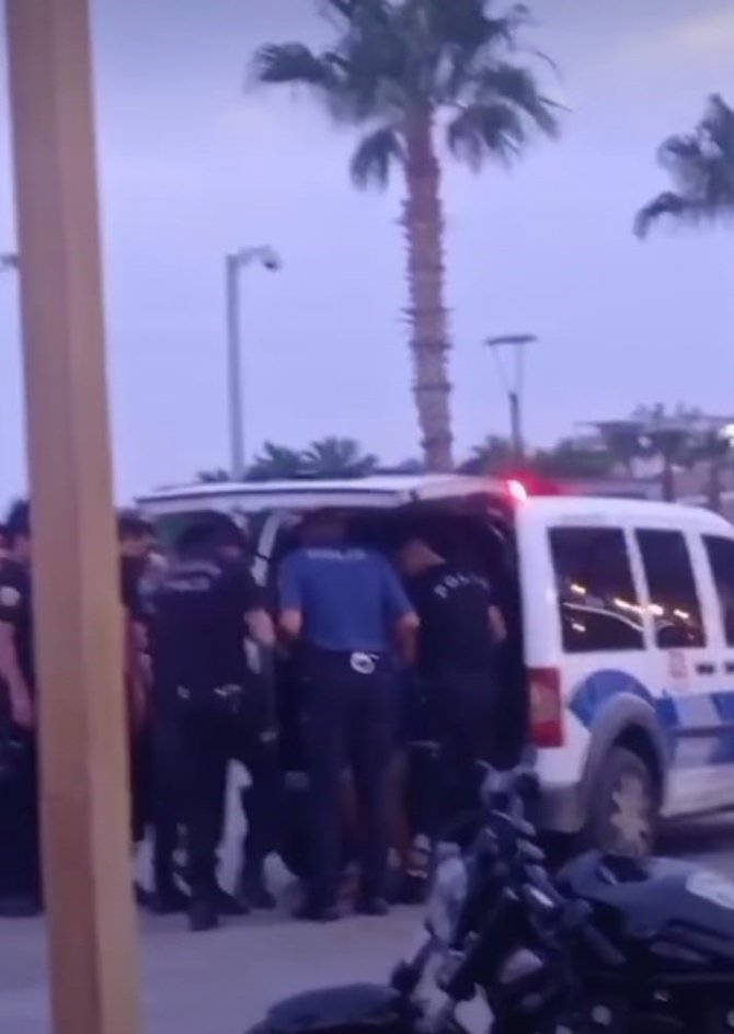 Didim’de Kadına Bıçaklı Saldırı Anı Kamerada