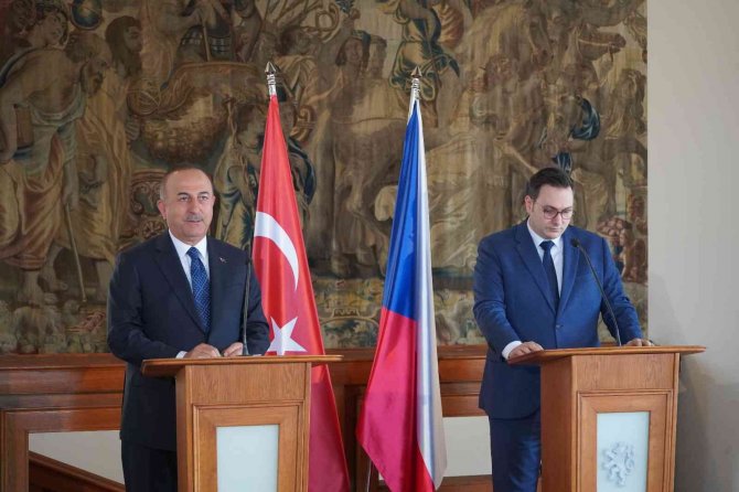 Bakan Çavuşoğlu: “Helikopterin Düştüğü Bölge Bulundu Ama Helikopterdeki Kişiler Hakkında Bilgi Edinemedik”