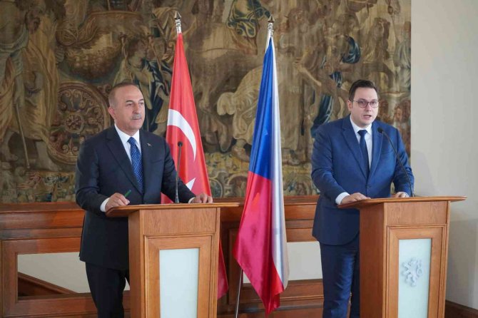 Bakan Çavuşoğlu: “Helikopterin Düştüğü Bölge Bulundu Ama Helikopterdeki Kişiler Hakkında Bilgi Edinemedik”
