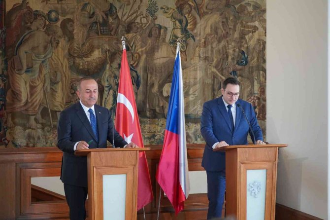 Bakan Çavuşoğlu: “Helikopterin Düştüğü Bölge Bulundu Ama Helikopterdeki Kişiler Hakkında Bilgi Edinemedik”