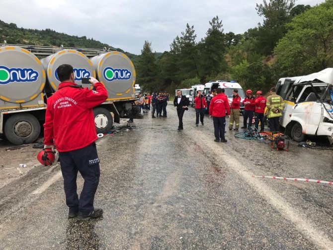Balıkesir’e Düğüne Giderken Kaza Yaptılar