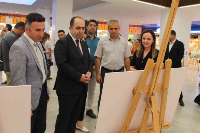 Batman Üniversitesi Ev Sahipliğinde Atatürk Sergisi Düzenlendi