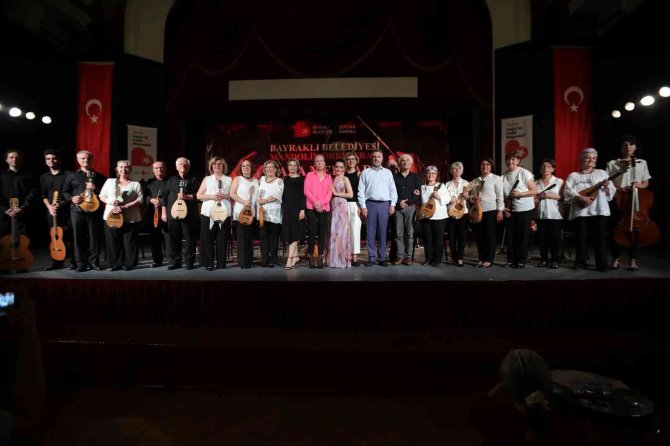 Bayraklı Mandolin Orkestrasından ‘Yaza Merhaba’