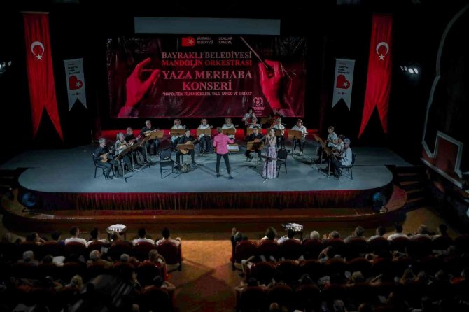 Bayraklı Mandolin Orkestrasından ‘Yaza Merhaba’