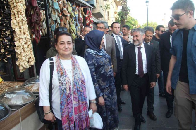 Hazine Ve Maliye Bakanı Nebati, Gaziantep’te Vatandaşlarla Bir Araya Geldi