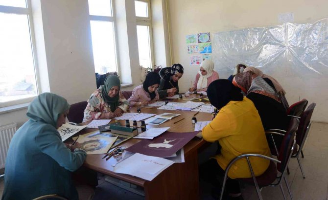 Ahlat’ta ‘Hüsnü Hat’ Eğitimi
