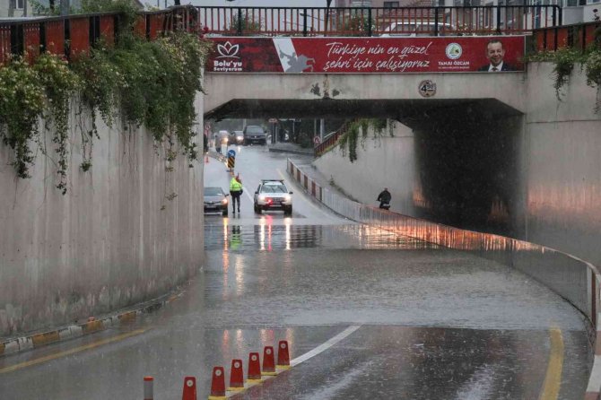 Bolu’da Sağanak Yağış Hayatı Felç Etti