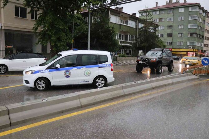 Bolu’da Sağanak Yağış Hayatı Felç Etti
