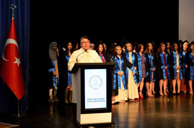 Diş Hekimliği Fakültesi Yemin Töreni Gerçekleştirildi