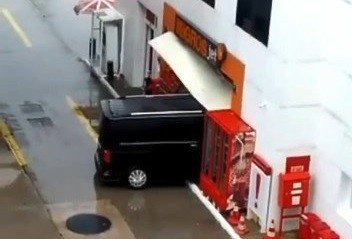 Minibüsle Migros’a Daldı