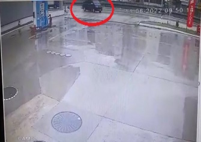 Minibüsün Migros’a Daldığı Dehşet Anları Kamerada