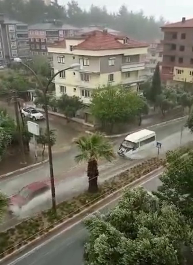 Buldan Sokakları Göle Döndü