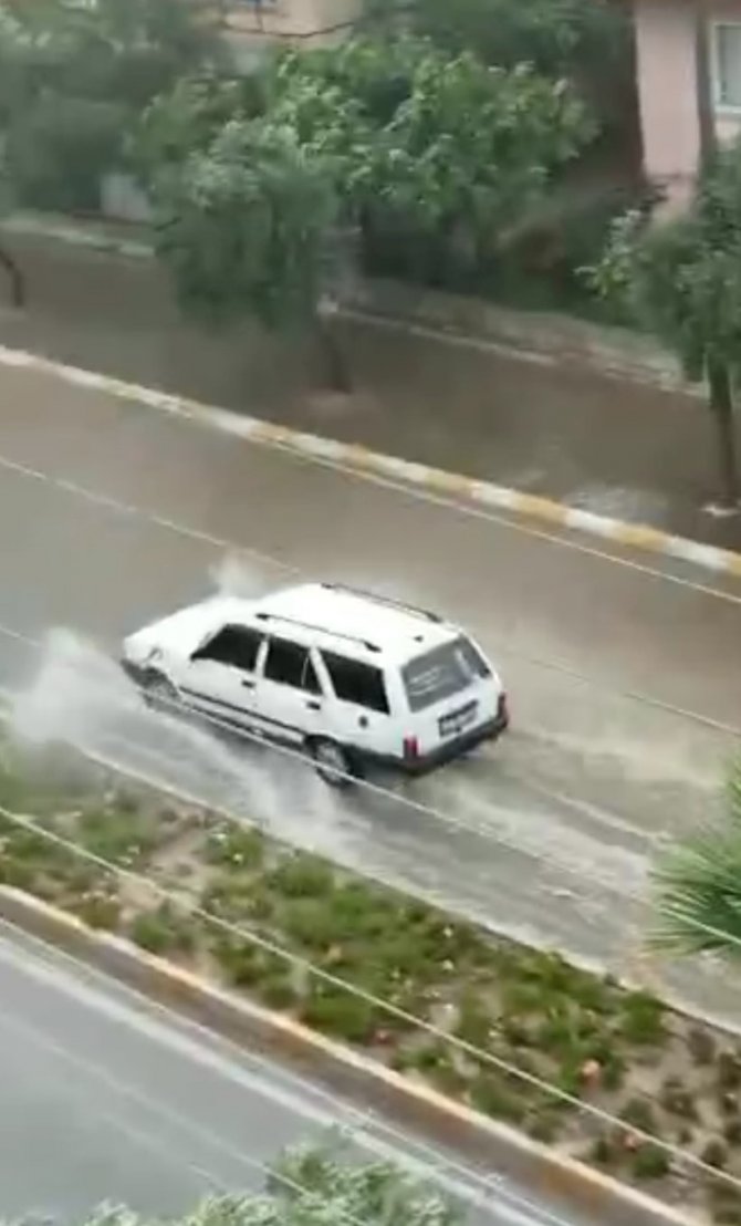 Buldan Sokakları Göle Döndü