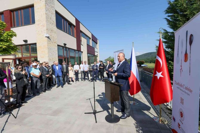 Bakan Çavuşoğlu Prag Türk Kültür Ve Gastronomi Festivali’ne Katıldı