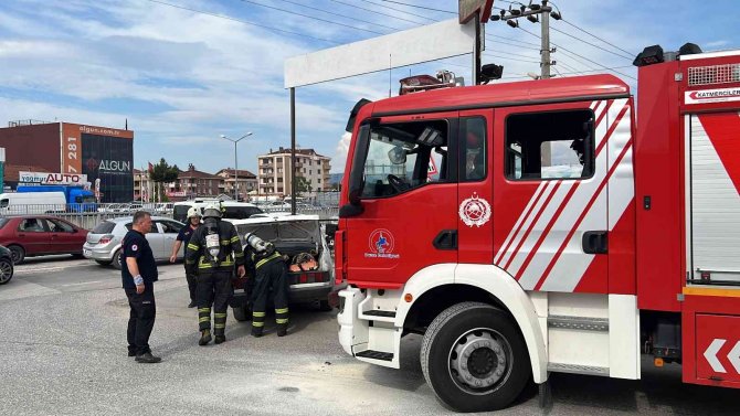 Plaka Almaya Giderken, Otomobilin Motoru Yandı