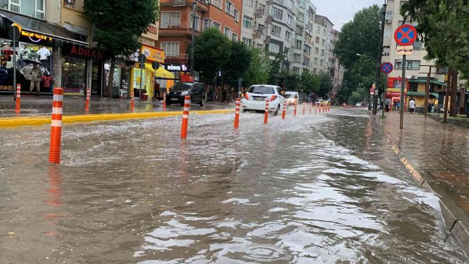 Eskişehir’de Sağanak Yağış Hayatı Felç Etti