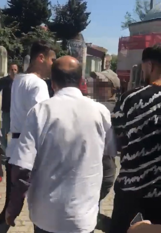 Eyüpsultan’da Bir Kadın Fotoğrafının Çekildiğini Söyleyince Arbede Yaşandı