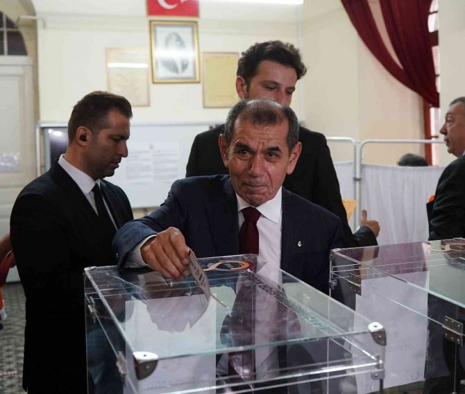 Dursun Özbek Oyunu Kullandı