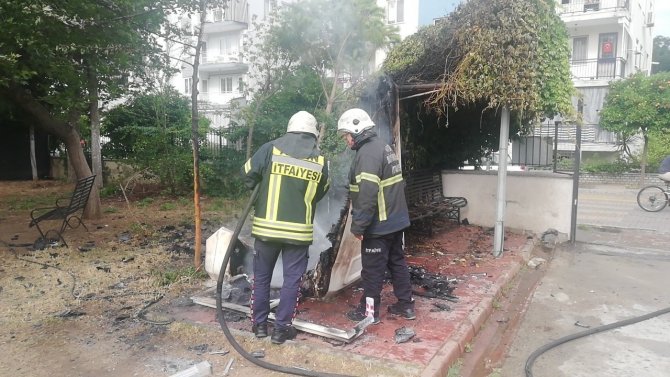 Gökyüzüne Yükselen Duman Korkuttu