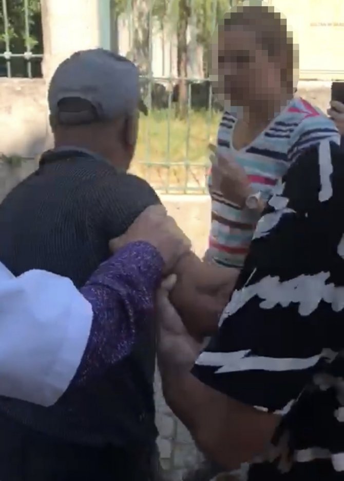 Eyüpsultan’da Bir Kadın Fotoğrafının Çekildiğini Söyleyince Arbede Yaşandı
