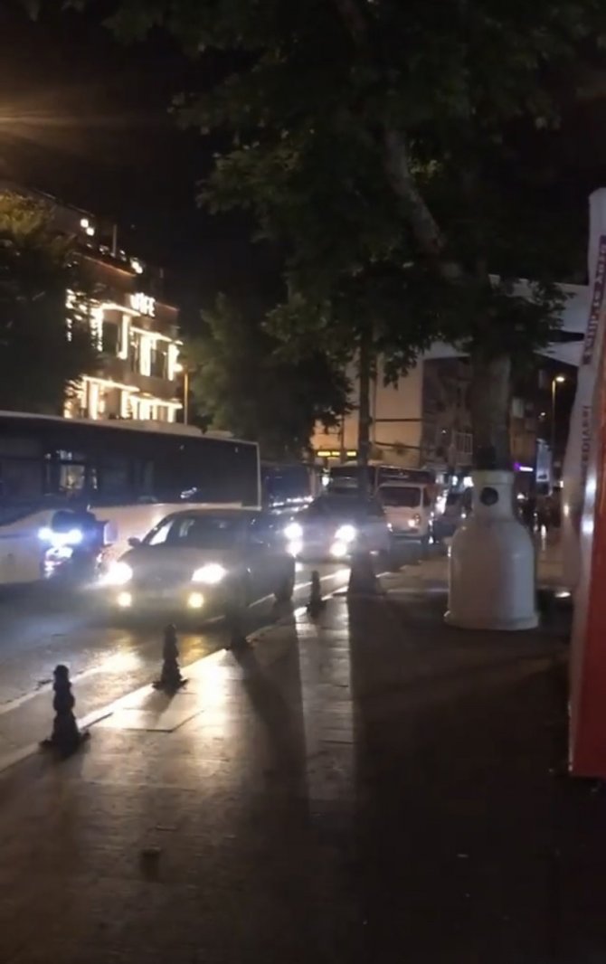 Fatih’te Asker Uğurlamasında Yolu Kapatıp Eğlence Yaptılar