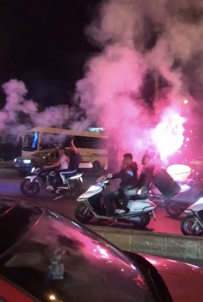 Fatih’te Asker Uğurlamasında Yolu Kapatıp Eğlence Yaptılar