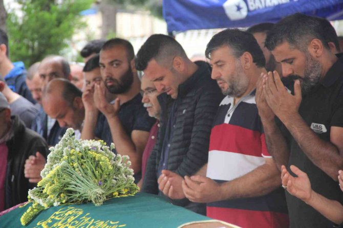 İ̇zmir’deki Köpek Cinayetinde Hayatını Kaybeden 3 Kişi Defnedildi