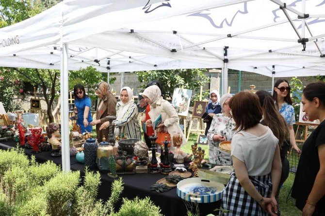 Kadınların Hobisi Sanata Dönüştü