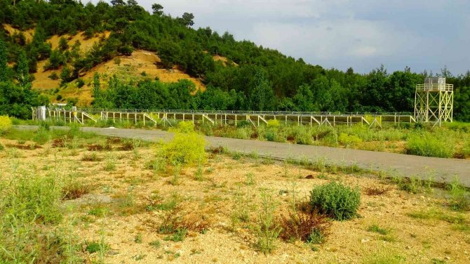 Meyve Üreticileri Hal Binasının Açılmasını Bekliyor