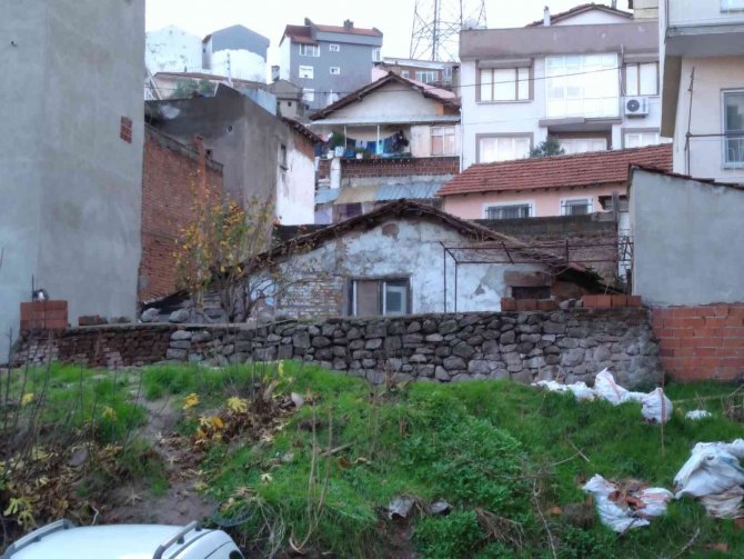 Karesi’de Metruk Binalar Yıkılıyor