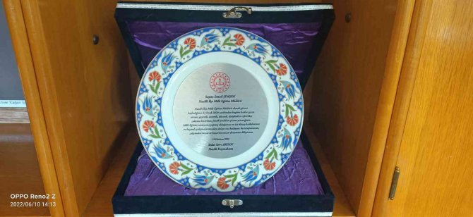 Kaymakam Arısoy’dan Müdür Şimşek’e Anlamlı Plaket