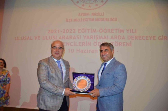 Kaymakam Arısoy’dan Müdür Şimşek’e Anlamlı Plaket