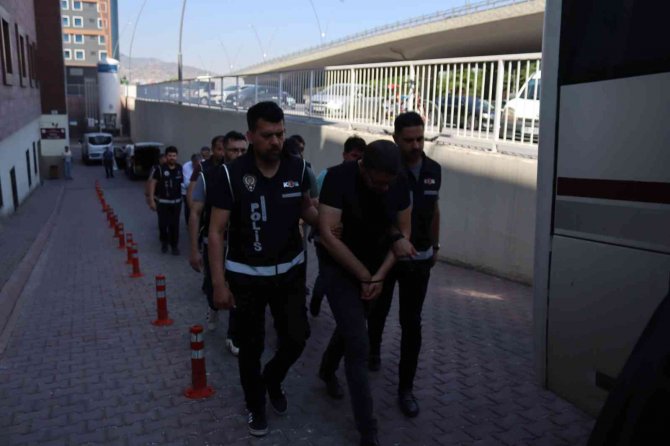 Mali Polisler 8 Ay Takip Etti, Vatandaşları 100 Milyon Tl Dolandıran 9 Kişi Yakalandı