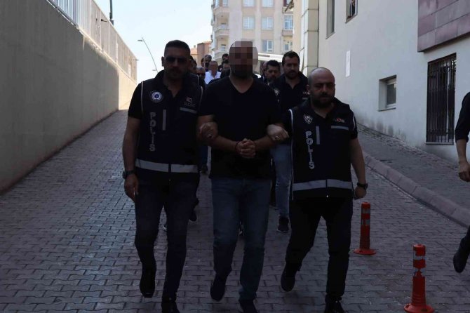 Mali Polisler 8 Ay Takip Etti, Vatandaşları 100 Milyon Tl Dolandıran 9 Kişi Yakalandı