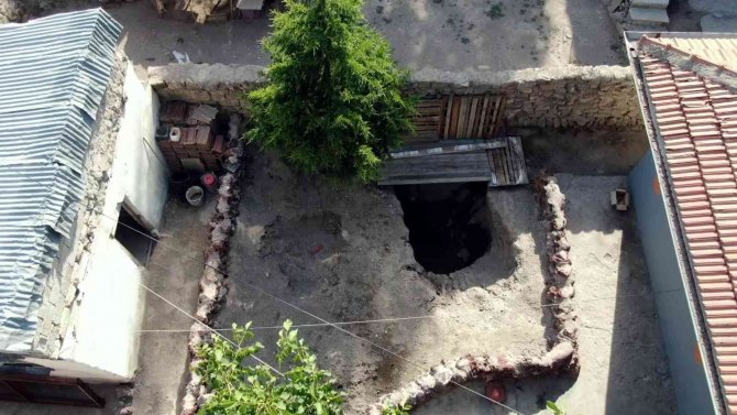 Su Birikintileri Çekildi, Kemikler Ortaya Çıktı