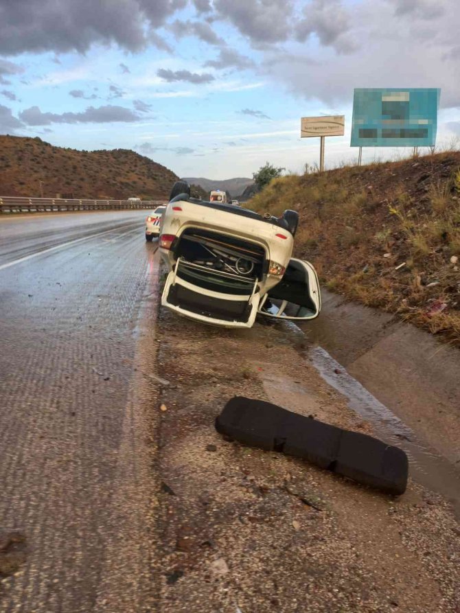 Yağmur Nedeniyle Kontrolden Çıkan Otomobil Takla Attı: 6 Yaralı