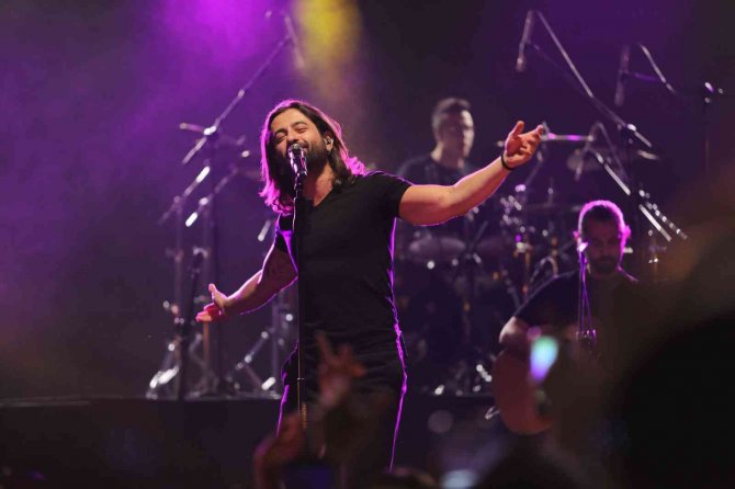 Koray Avcı, Sahne Performansı İle Koçarlı’’yı Salladı