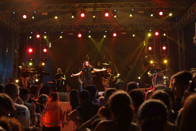 Koray Avcı, Sahne Performansı İle Koçarlı’’yı Salladı