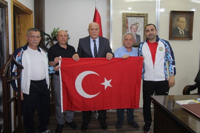 Eski Boksör Başkan Pekmezci, Azerbaycanlı Boksörlerle Buluştu