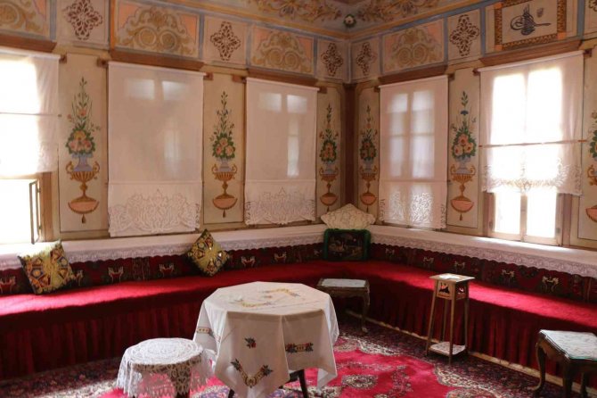 128 Yıllık Tarihi Eve "En İ̇yi Korunan Ev Ödülü" Plaketi Çakıldı