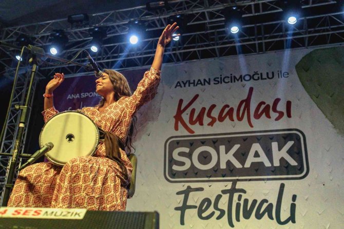 Kuşadası’nda ‘Hayat Sokak’ta