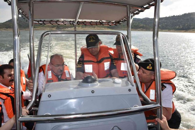Vali Karadeniz, Demirköprü Barajı’ndaki Denetim Ve Seyir Faaliyetine Katıldı