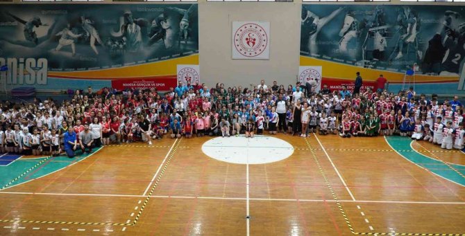 Manisa’da ’Mini Voleybol’ Coşkusu