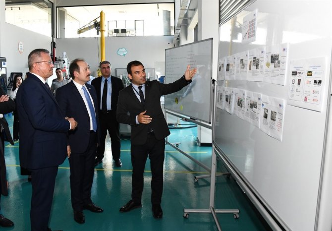 Vali Pehlivan, Model Fabrika Ve İ̇novasyon Merkezinde İncelemelerde Bulundu