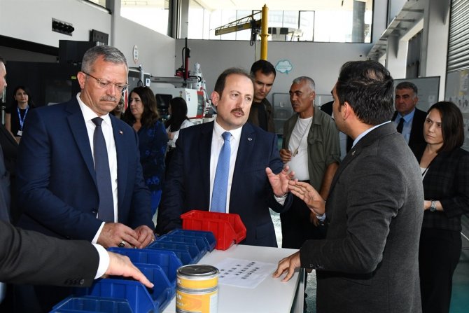 Vali Pehlivan, Model Fabrika Ve İ̇novasyon Merkezinde İncelemelerde Bulundu
