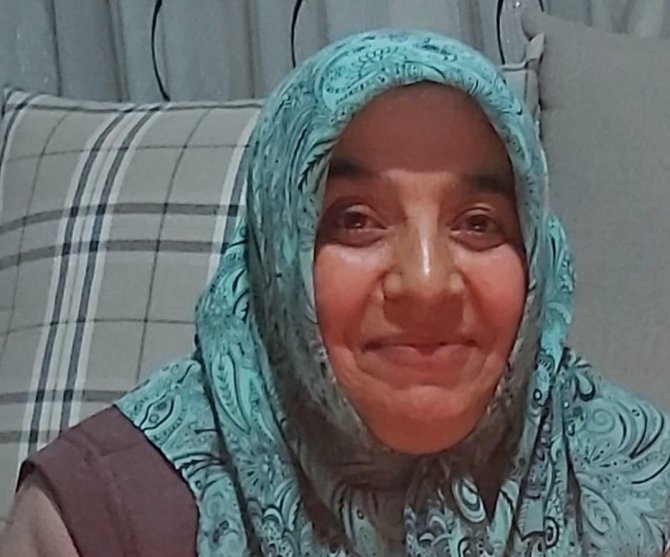 Sokak Köpeklerini Besledikleri İçin Öldürmüş