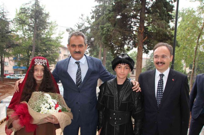 Bakan Özer’den Bilecik’e Okul Müjdeleri