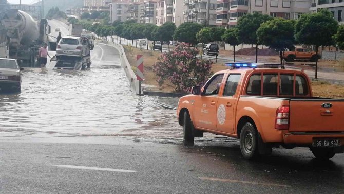 Araçlar Yolda Kaldı