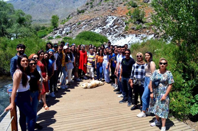 Üniversite Öğrencileri Munzur Gözelerini Gezdi